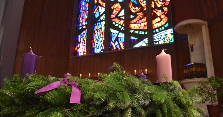 Der Adventskranz in der Kirche: 10 Kuriositäten